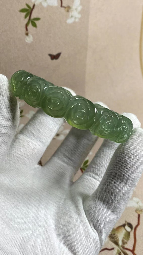 Gelang Bunga Ukiran Batu Giok Cui Jade Ice Green Ukuran 58-60mm Ukuran 59.4mm Lebar Sisi 14.6mm Batu giok semuanya terjadi secara alami Pola acak Pajak Pengiriman Sudah Termasuk