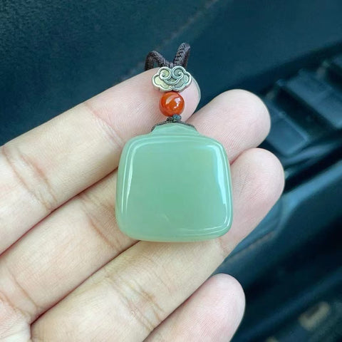Liontin Perdamaian Giok Hetian Alami Kualitas luar biasa, warna yang indah, giok yang bersih dan halus, sudah termasuk ongkos kirim dan pajak.