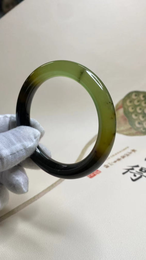 Gelang Giok Cui Alami Ukuran 56-58mm Ukuran 57.1mm Lebar Sisi 10.5mm Giok terjadi secara alami Pola acak Termasuk pajak pengiriman.