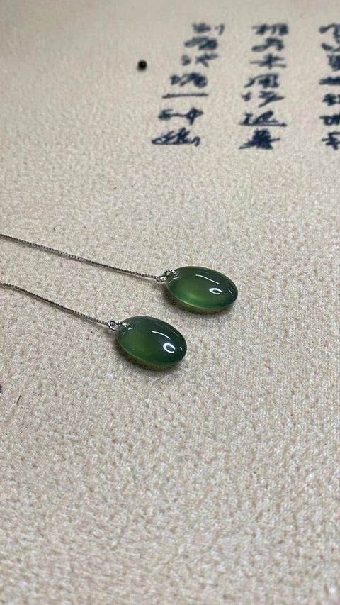 Anting Giok Alami 180 dari 925 Perak Ukuran 10 * 16mm Giok bersih, halus dan hangat.