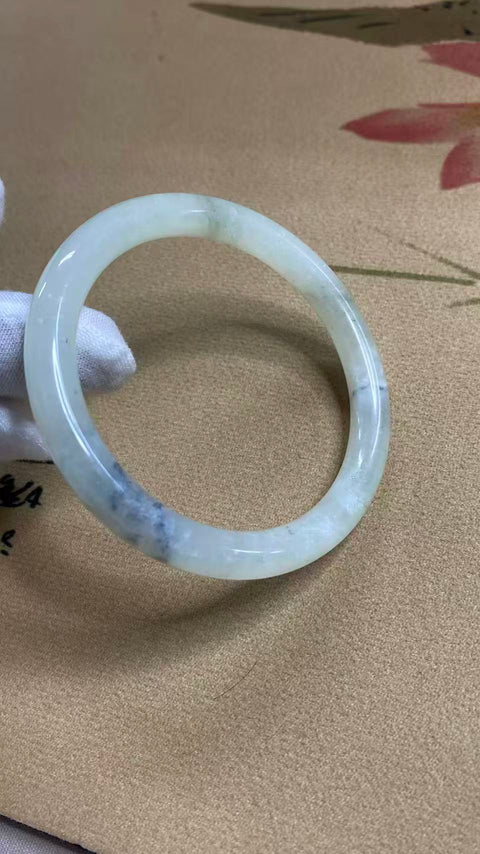 Giok Xiuyan yang indah - biru pegunungan yang jauh, strip kecantikan, diameter 58,8, batu alam dihasilkan secara alami, polanya acak, termasuk pajak pengiriman