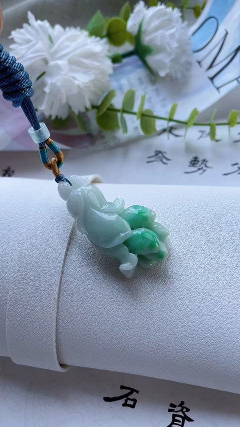 Liontin Anggrek Jadeite Alami Bahan Lubang Tua Alas halus dan hangat Kepala penuh Ukuran 4.6 * 2.1 * 1.3cm Termasuk ongkos kirim dan pajak