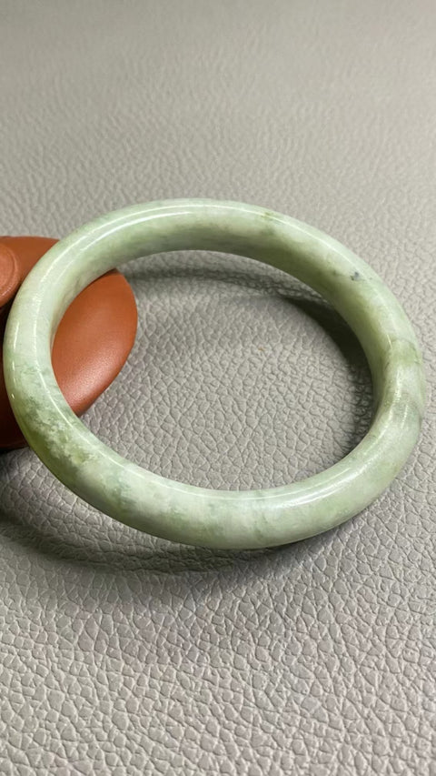 Gelang Cui Giok Minyak Tua Cui Giok Alami Ukuran 62-64mm Ukuran 63.1mm Lebar Sisi 11.3mm Giok terjadi secara alami Pola acak termasuk pajak pengiriman