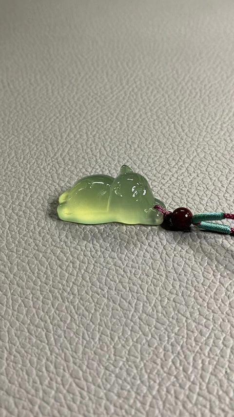Liontin Kucing Merangkak Hijau Fluorescent Jade Cui Jade Alami & nbsp; Ukuran 32 * 14.5mm Jade bersih, halus dan hangat & nbsp; Sudah Termasuk Pajak Pengiriman