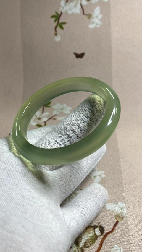 Gelang Hijau Es Giok Cui Giok Alami Ukuran 54-56mm Ukuran 55.3mm Lebar Sisi 11.1mm Giok terjadi secara alami Pola acak termasuk pajak pengiriman