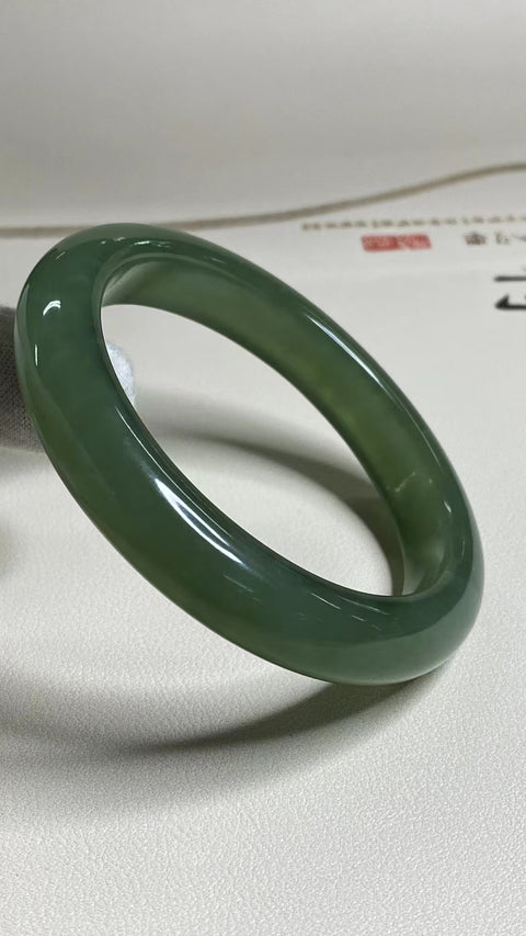 Gelang Giok Cui Alami Ukuran 61-63mm Ukuran 62.2mm Lebar Sisi 12.5mm Giok terjadi secara alami Pola acak Termasuk pajak pengiriman.