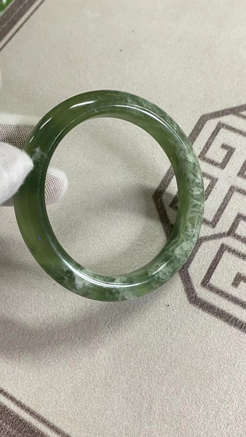 Gelang Gelang Milkcap Titi Giok Hijau Cui Giok Alami Ukuran 62-64mm Ukuran 63.8mm Lebar Sisi 13mm Giok terjadi secara alami Pola acak Termasuk ongkos kirim dan pajak