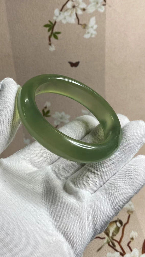 Gelang Giok Cui Alami Ukuran 55-57mm Ukuran 56.1mm Lebar Sisi 14.1mm Giok terjadi secara alami Pola acak Termasuk pajak pengiriman.