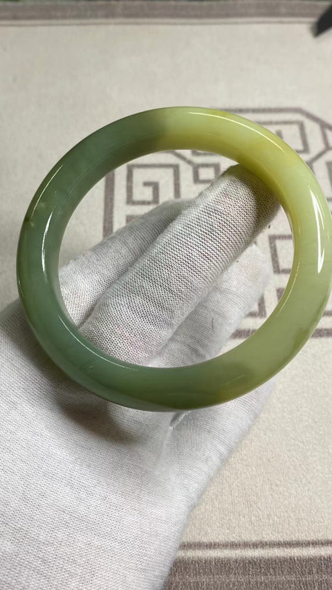 Gelang Batu Giok Giok Bunga Cui Giok Alami Ukuran 63-65mm Ukuran 664.2mm Lebar Sisi 12.5mm Giok adalah semua Pola Bunga yang muncul secara alami Paket Acak Termasuk Pajak Pengiriman