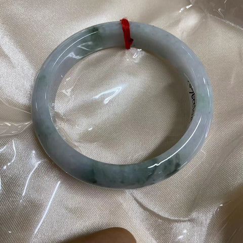 Gelang Jadeite Grade A yang sangat indah, warna alami yang ceria, diameter 52-54 lingkaran mulut, diameter akurat 53,4 mm, lebar sisi 11,3 mm adalah pola yang muncul secara alami secara acak Termasuk pajak pengiriman