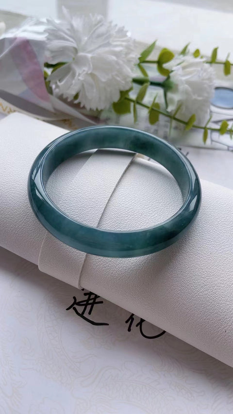Gelang barang dari batu giok alami Bahan batu giok tua bersih, halus dan hangat Ukuran 60mm Warna Hijau Pedas Batu giok secara alamiah Pola acak Termasuk ongkos kirim dan pajak