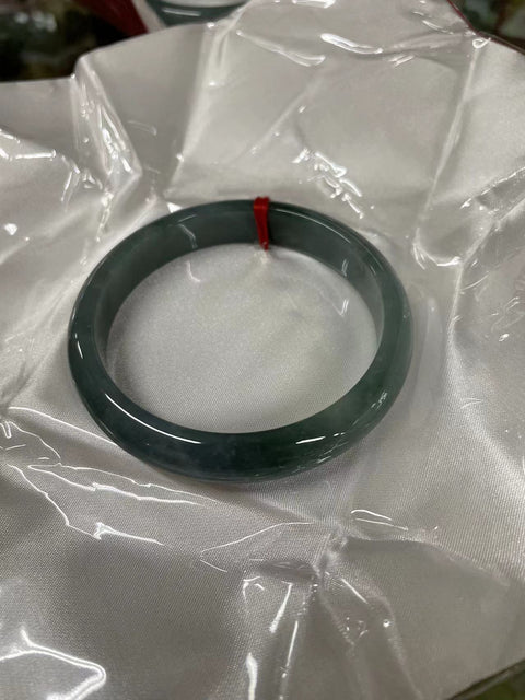 Gelang air biru giok alami khusus, bahan lubang tua, bagian bawah halus dan hangat, indah di tangan, kaliber 62mm Giok kaliber 62mm adalah pola acak yang terjadi secara alami Termasuk pajak pengiriman
