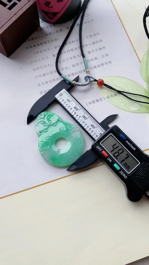 Liontin Batu Giok Alami Bahan halus dan hangat Desain eksklusif Ukuran seperti yang ditunjukkan sudah termasuk pajak pengiriman.