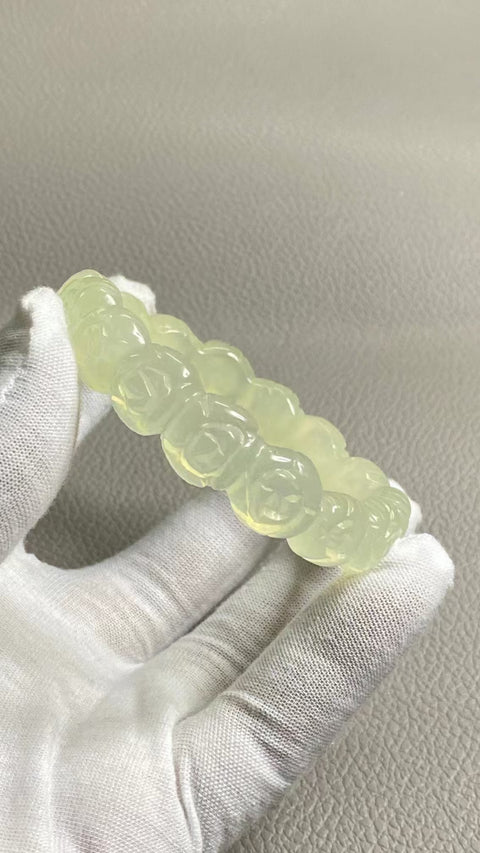 Gelang Bunga Berukir Mawar Giok Cui Giok Alami Ukuran 59-61mm Ukuran 60.1mm Lebar Sisi 13.9mm Giok semuanya terjadi secara alami Pola acak Pajak Pengiriman Termasuk