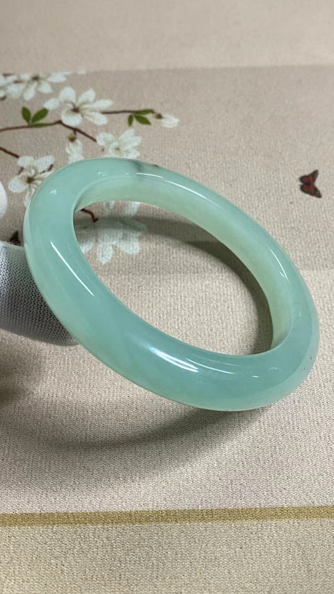 Gelang Jelly Celestite Giok Cui Jade Alami Ukuran 62-64mm Ukuran 63.7mm Lebar Sisi 12.3mm Giok terjadi secara alami Pola acak termasuk pajak pengiriman