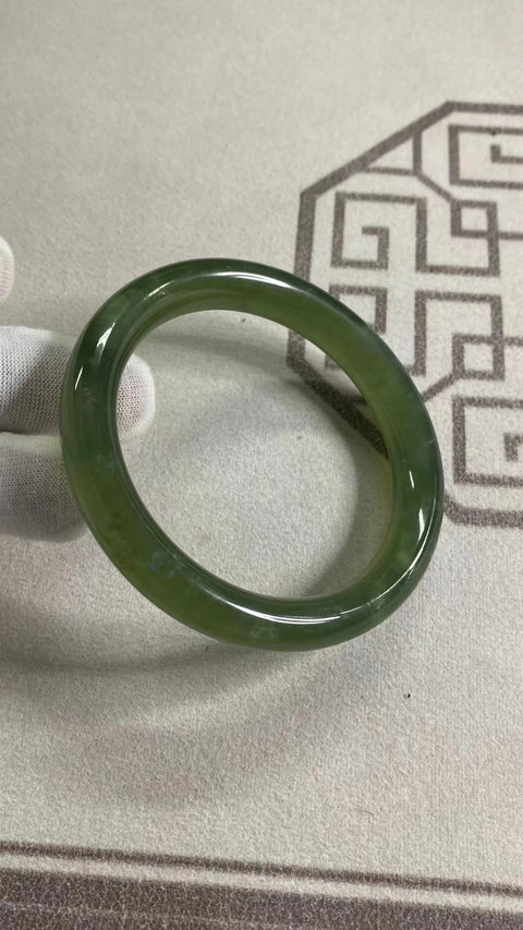Gelang Hijau Es Giok Cui Giok Alami Ukuran 59-61mm Ukuran 60.8mm Lebar Samping 11.3mm Giok terjadi secara alami Pola acak termasuk pajak pengiriman
