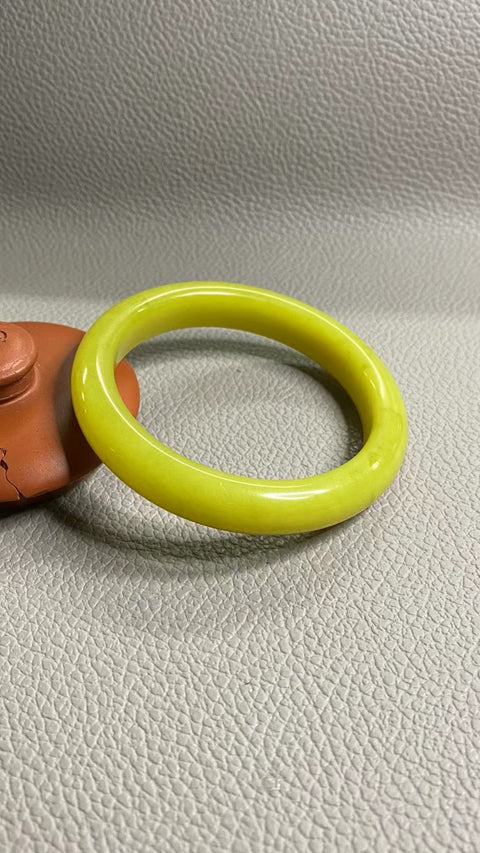 Gelang Bunga Emas Giok Cui Giok Alami Ukuran 57-59mm Ukuran 58.3mm Lebar Sisi 11.7mm Giok terjadi secara alami Pola acak Pengiriman dan pajak sudah termasuk.