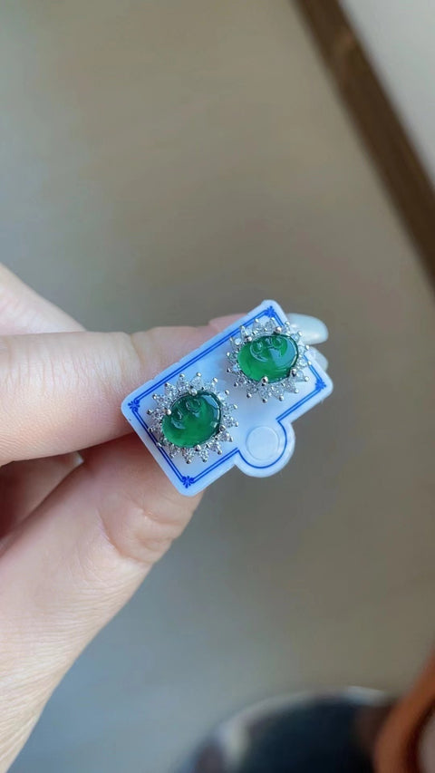 Anting-anting Ruyi Giokit Guatemala Alami yang terbuat dari perak 925. Gaya yang indah, giok yang bersih, halus, dan hangat.