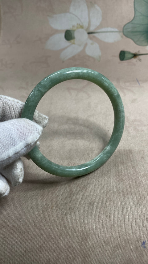 Gelang kecantikan giok Xiuyan yang indah, diameter 64,2, batu alam dihasilkan secara alami, polanya acak, termasuk pajak pengiriman