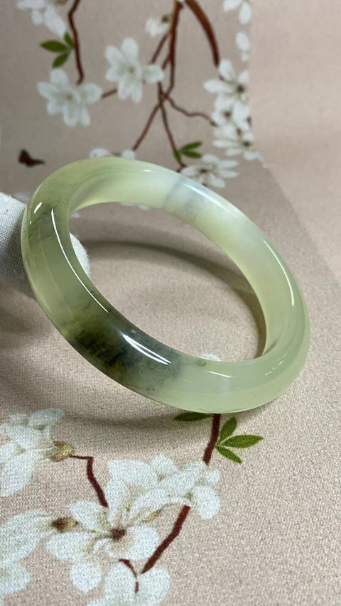 Gelang Lukisan Pemandangan Giok Cui Fine Ukuran 59-61mm Ukuran 60.2mm Lebar Sisi 12.7mm Giok terjadi secara alami Pola acak Termasuk pajak pengiriman.