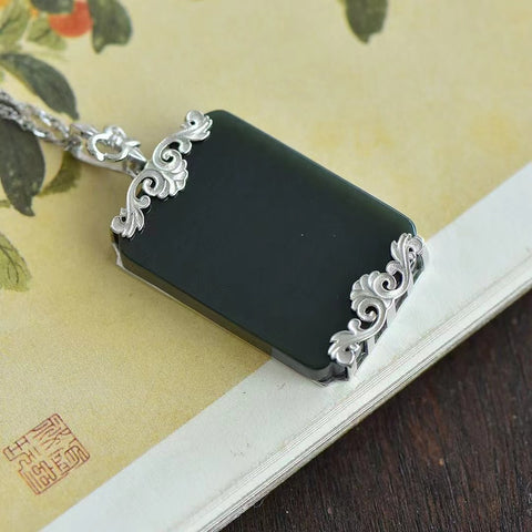 6092 Kalung Giok Giok Tinta Giok Alami Hetian Giok Tidak Ada 925 Tatahan Perak Ukuran 23 * 34mm Giok bersih dan halus serta hangat Sudah termasuk pajak pengiriman.