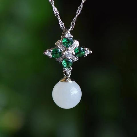 Set Giok Hetian Alami 925 Kalung Perak + Anting-Anting + Cincin Giok ini bersih dan halus, gayanya klasik dan serbaguna, termasuk pajak pengiriman.
