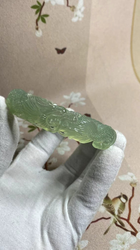 Gelang Bunga Berukir Giok Cui Alami Ukuran 61-63mm Ukuran 62.7mm Lebar Sisi 14mm Giok terjadi secara alami Pola acak termasuk pajak pengiriman