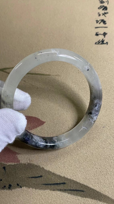 Gelang Giok Ciu Alami Ukuran 58-60mm Ukuran 59.6mm Lebar Sisi 11.5mm Batu giok terjadi secara alami Pola acak Pengiriman dan pajak sudah termasuk.