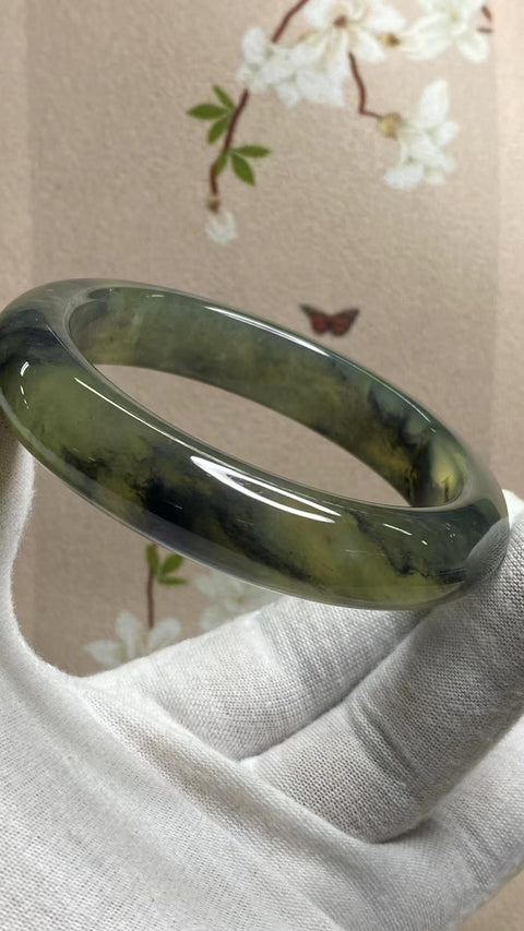 Gelang Hijau Es Giok Cui Giok Alami Ukuran 59-61mm Ukuran 60.7mm Lebar Samping 14.1mm Giok terjadi secara alami Pola acak termasuk pajak pengiriman