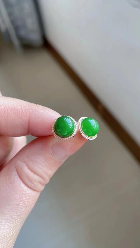 Anting Jasper Alami Bahan Pit Tua 925 Perak Tatahan Giok halus dan hangat, gayanya kecil dan indah Ukuran 0,9 * 0,9 Termasuk ongkos kirim dan pajak