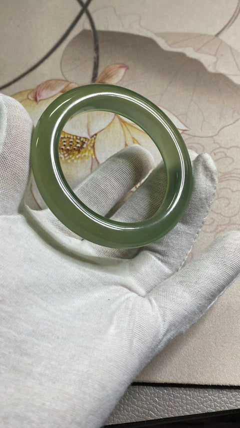 Gelang Giok Cui Halus, Hijau Es, Tembus Cahaya Ukuran 54-56mm Ukuran 55mm Lebar Sisi 11.5mm & nbsp; Giok adalah semua yang terjadi secara alami Pola adalah acak Termasuk Pajak Pengiriman