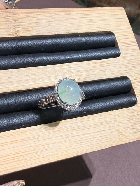 Cincin giok alami jadeite Grade A dengan bingkai perak 925. Gratis ongkos kirim dan pajak.
