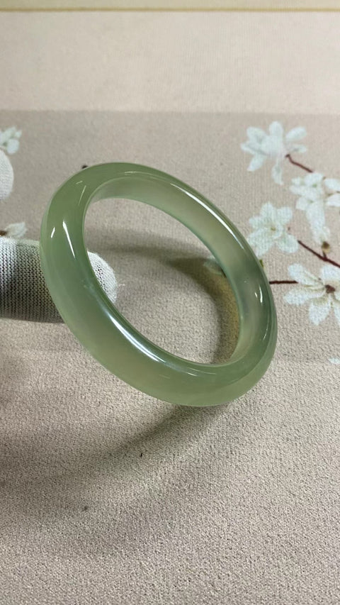 Gelang Hijau Es Giok Cui Giok Alami Ukuran 54-56mm Ukuran 55.5mm Lebar Sisi 11mm Giok terjadi secara alami Pola acak termasuk pajak pengiriman