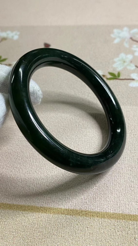 Giok Giok Cui Giok Hijau Tua Hijau Tua Pegas Pegas 53-55mm Ukuran 54.5mm Lebar Sisi 10.2mm Giok semuanya terjadi secara alami Pola acak Termasuk pajak pengiriman.