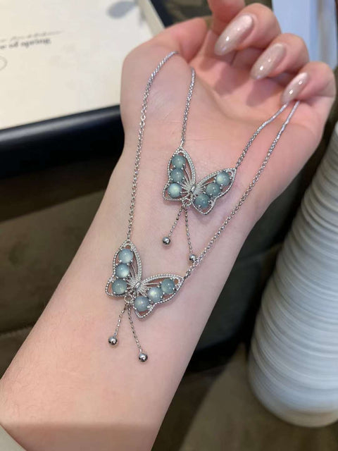 Kalung Kupu-Kupu Giok Guatemala Alami yang terbuat dari perak 925. Gioknya bersih, halus, dan hangat.