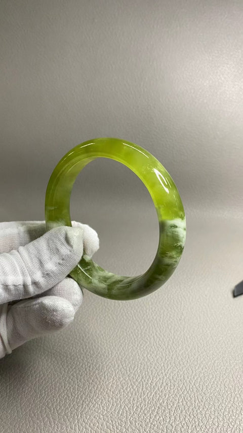 Gelang Gelang Milkcap Titi Giok Hijau Cui Giok Alami Ukuran 59-61mm Ukuran 60.3mm Lebar Samping 14.6mm Giok semuanya terjadi secara alami Pola acak termasuk pajak pengiriman