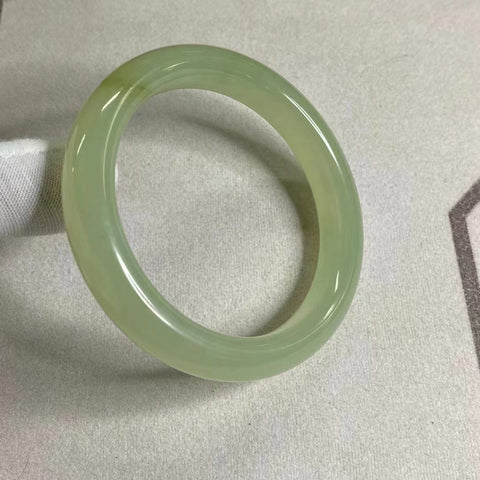 Gelang Giok Cui Halus Ukuran 57-59mm Ukuran 58.8mm, ketebalan batang 11.6mm Giok terjadi secara alami Pola acak Termasuk pajak pengiriman.