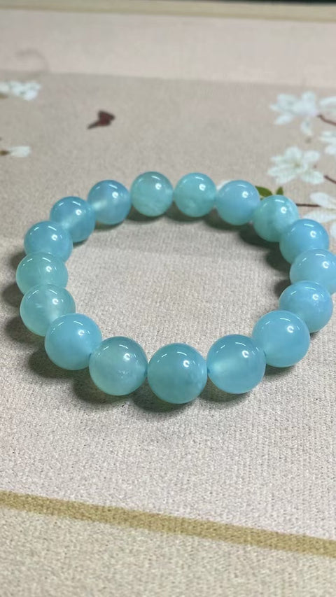 Untaian giok alami yang dibuat dengan indah Ukuran 12mm Warna-warna yang indah Pengiriman dan pajak sudah termasuk.