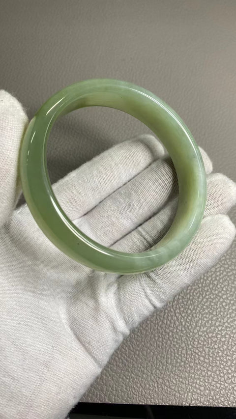 Gelang Giok Cui Alami Ukuran 64-66mm Ukuran 65.1mm Lebar Sisi 15.4mm Giok terjadi secara alami Pola acak termasuk pajak pengiriman