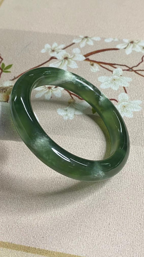 Gelang Milkcap Cui Jade Tsingti Giok Alami Ukuran 59-61mm Ukuran 60.2mm Lebar Samping 11.5mm Giok terjadi secara alami Pola acak Termasuk Pajak Pengiriman