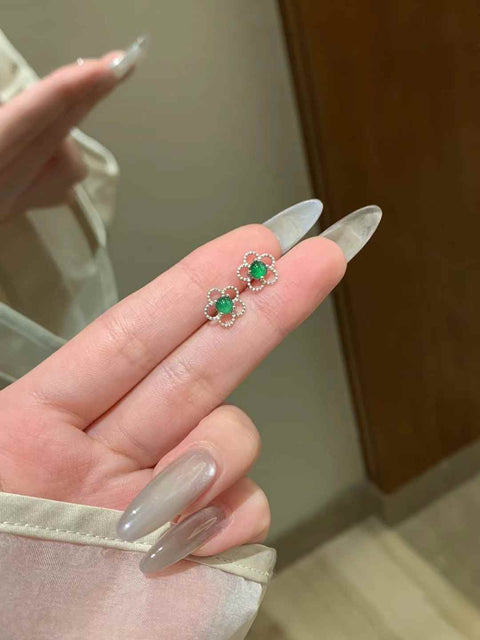Anting Bunga Jadeite Alami yang terbuat dari perak 925 Ukuran 4mm Giok bersih, halus dan hangat Gaya yang indah dan ringkas sudah termasuk pajak pengiriman.
