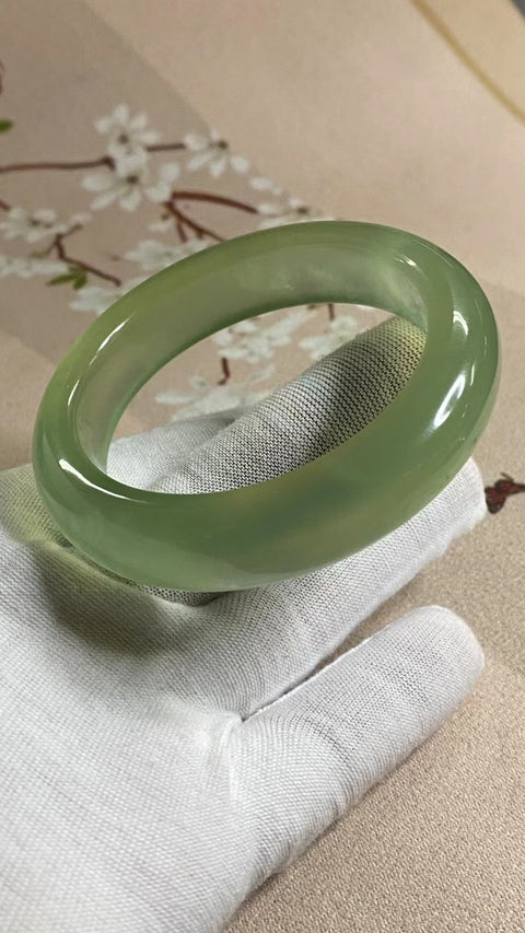 Gelang Hijau Es Giok Cui Giok Alami Ukuran 54-56mm Ukuran 55.2mm Lebar Sisi 14mm Giok terjadi secara alami Pola acak termasuk pajak pengiriman