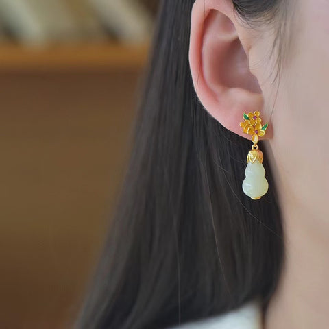 2870-2 Anting Enamel Giok Hetian Giok Laurel Alami Ukuran 9 * 16mm Giok halus dan hangat, gaya yang indah sudah termasuk pajak pengiriman.