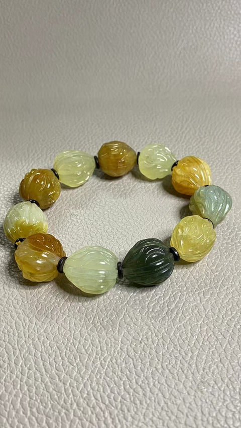 Untaian Kenari Giok Hetian Giok Ukiran Tangan Giok yang diukir dengan tangan halus dan hangat dengan warna yang indah Ukuran 17 * 16mm Sudah termasuk pajak pengiriman.