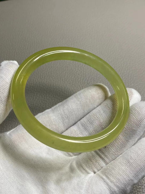 Gelang Kuning Minyak Ayam Giok Cui Giok Alami Ukuran 61-63mm Ukuran 62.4mm Lebar Samping 9.5mm Giok terbentuk secara alami Pola acak Termasuk ongkos kirim dan pajak.