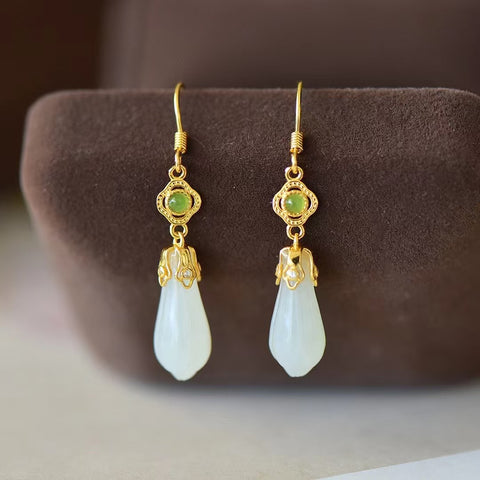 2835-2 Anting Bunga Anggrek Giok Hetian Giok Alami yang terbuat dari perak 925 Ukuran 7 * 16mm Giok yang halus dan hangat Sudah termasuk ongkos kirim dan pajak