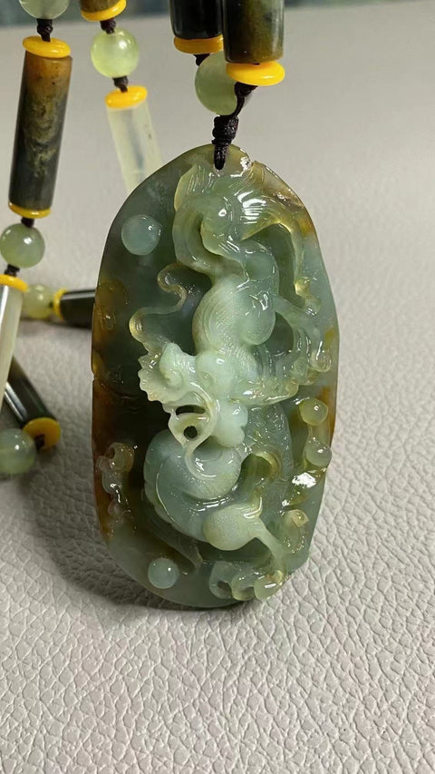 Liontin Naga Giok Bunga Giok Cui Alami Ukuran 73 * 42mm Batu giok halus dan hangat, diukir dengan tangan, sudah termasuk ongkos kirim dan pajak.