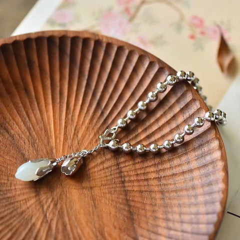 8026 Gelang Bunga Magnolia Giok Hetian Giok Alami Set dalam 925 Perak Ukuran 9 * 16mm Gaya yang bagus dan giok yang bersih.