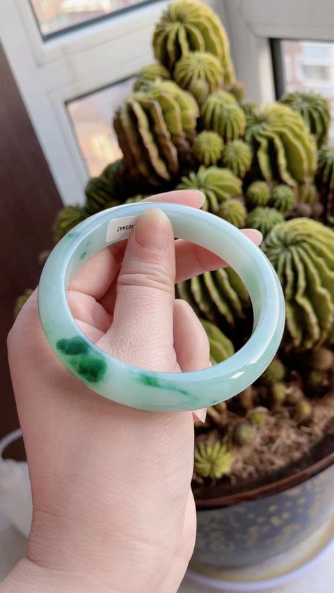 Gelang Jadeite Alami Bahan Pit Tua Bahan Hangat Hangat Bawah Bawah Penuh Ukuran Kepala Penuh 60.5mm Giok semuanya adalah Pola yang terjadi secara alami Pajak Pengiriman Acak Termasuk