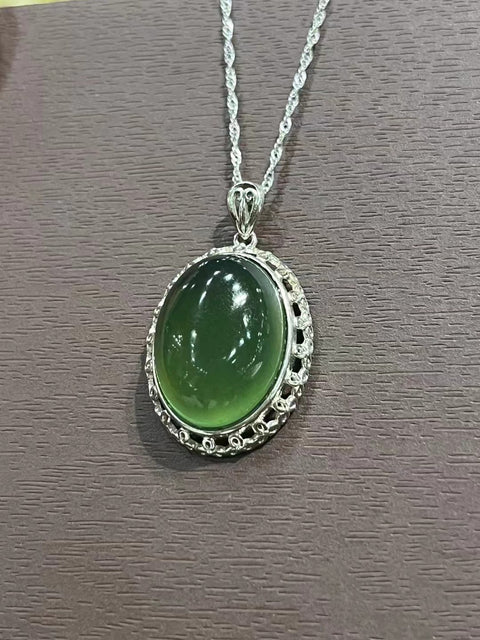 Kalung Telur Giok Alami Giok bersih, halus dan hangat Ukuran 20 * 15mm Ditetapkan dalam 925 Perak Sudah termasuk pajak pengiriman.